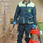 Technicien de la société RAID ECOHYGIENE désinsectisation cafards Rabat