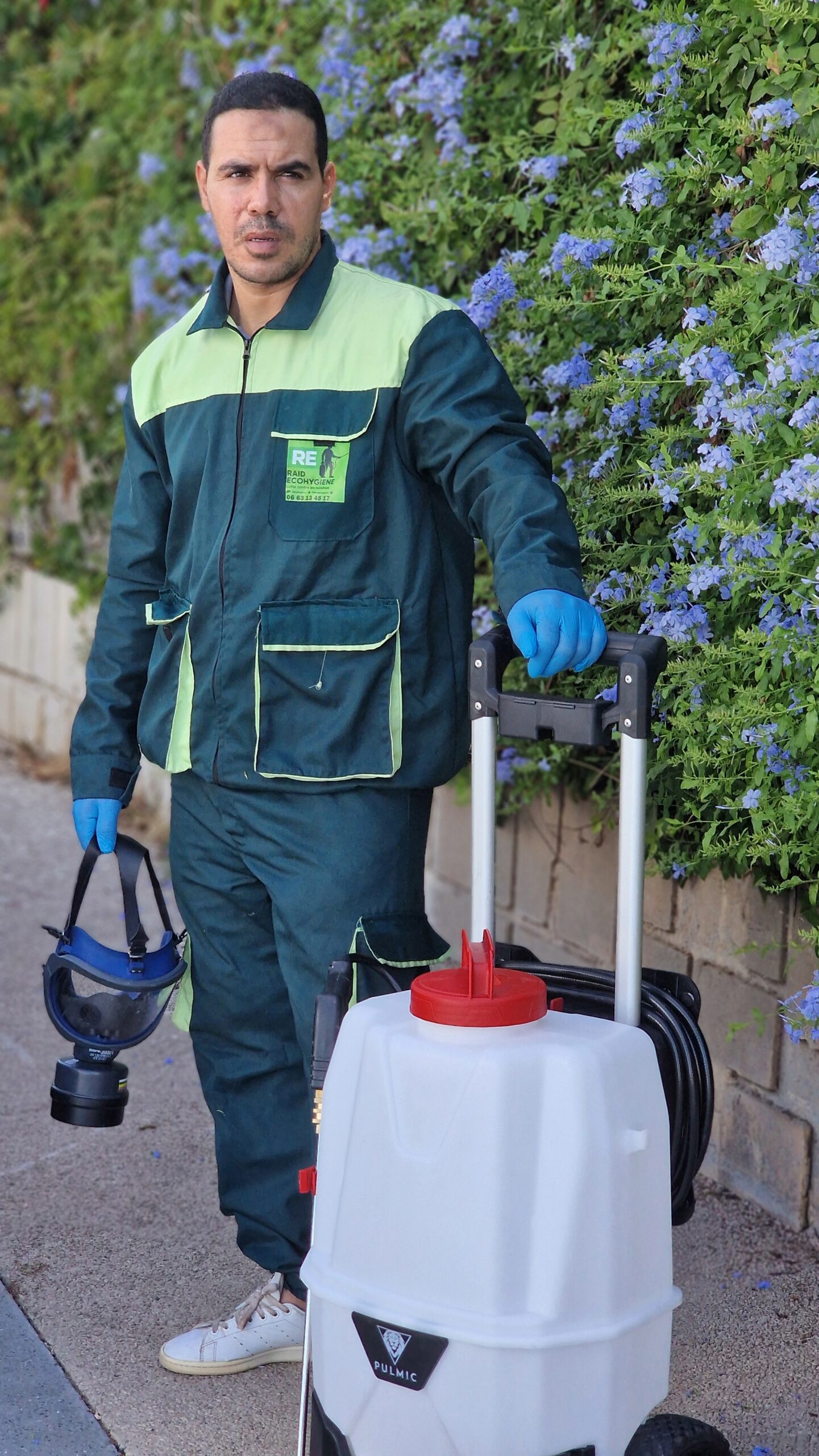 Équipe professionnelle de désinsectisation à Casablanca — RAID Eco Hygiène agrément sanitaire